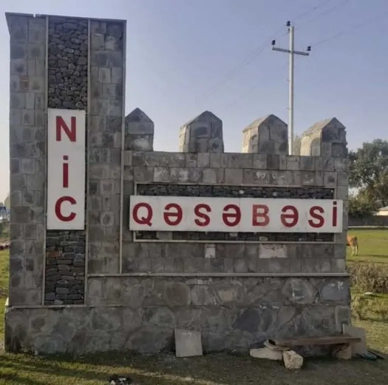 Bir kənddə 3 rus məktəbinin, 1 rus dilli uşaq bağçasının olması kimə və hara lazımdır?