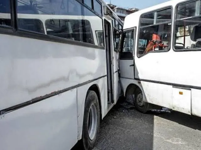 Bakıda iki avtobus toqquşdu - 20-dən çox yaralı var
