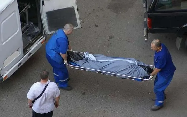 Öncə arvadını, sonra özünü bıçaqladı - Kişi öldü, qadın sağdır