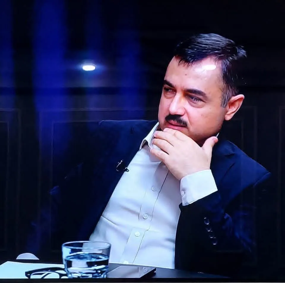 Şahin Cəfərli ABŞ-da media ilə Tramp arasında gərginlikdən yazdı