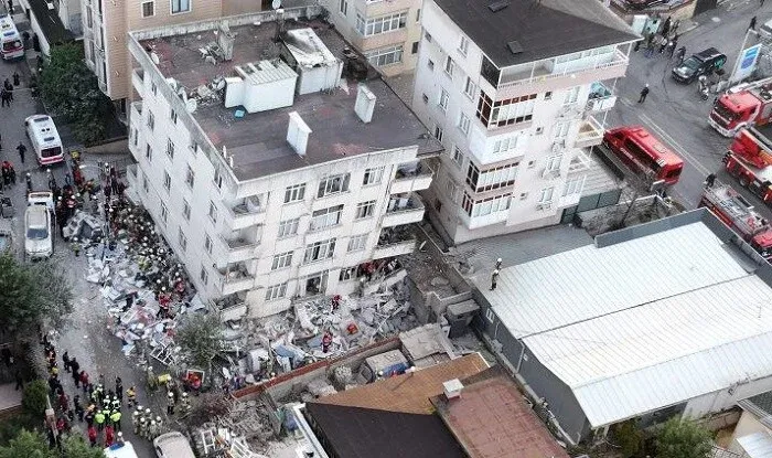 İstanbulda binanın çökməsi nəticəsində ölənlərin sayı artdı